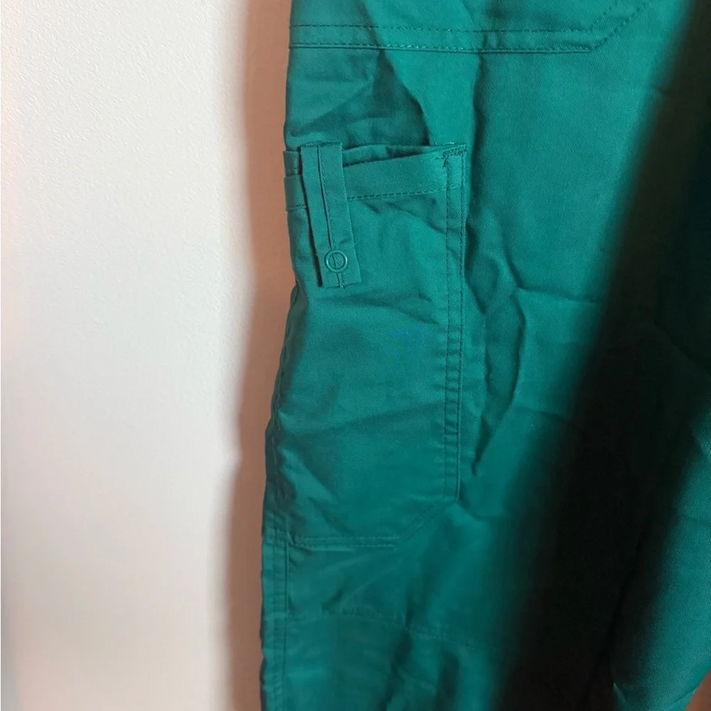 Cherokee Workwear Revolution Men's 7-Pocket Stretch Cargo Scrub Pants - Picture 4 of 5